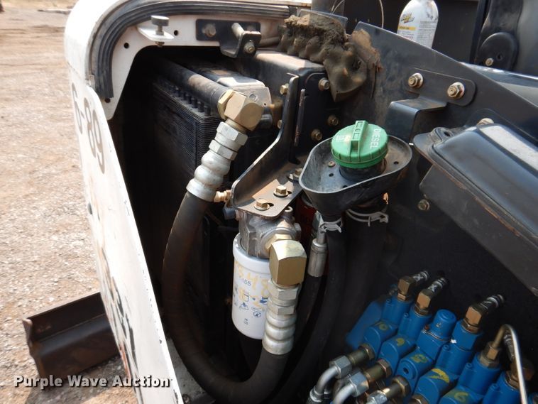 image for item IQ9741 2006 Bobcat 331  mini excavator