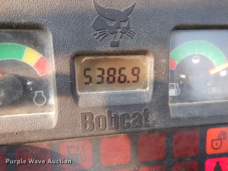 image for item IQ9741 2006 Bobcat 331  mini excavator