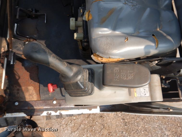 image for item IQ9741 2006 Bobcat 331  mini excavator