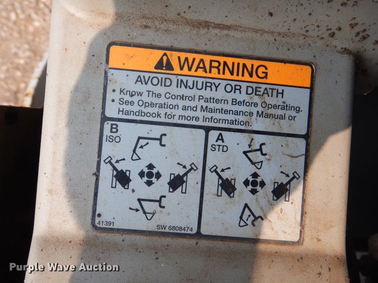 image for item IQ9741 2006 Bobcat 331  mini excavator