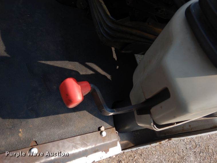 image for item IQ9741 2006 Bobcat 331  mini excavator