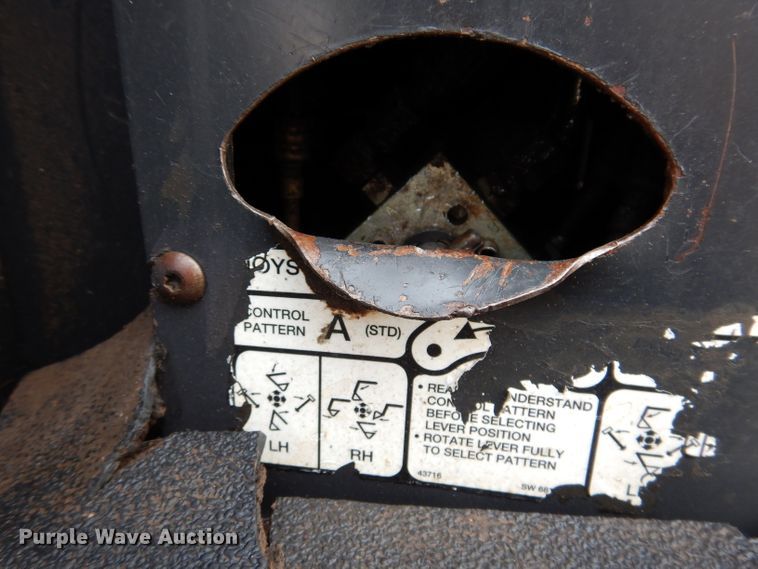 image for item IQ9741 2006 Bobcat 331  mini excavator