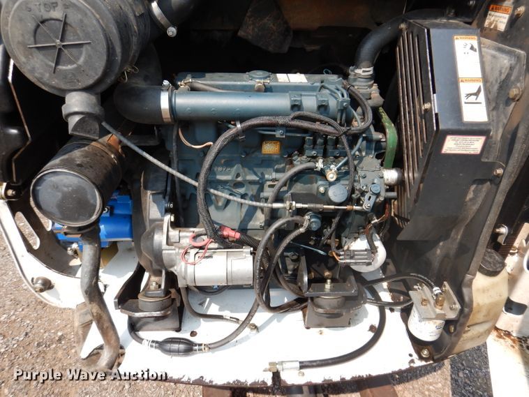 image for item IQ9741 2006 Bobcat 331  mini excavator