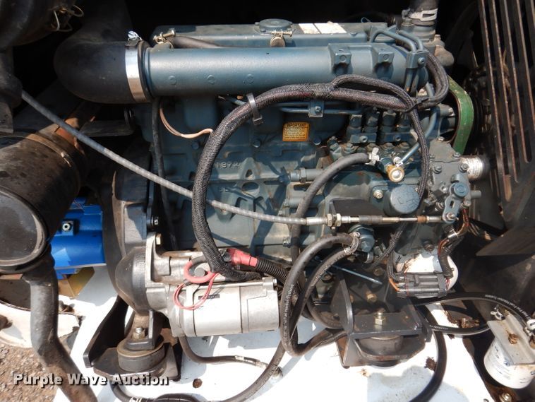 image for item IQ9741 2006 Bobcat 331  mini excavator