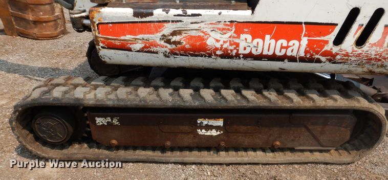 image for item IQ9741 2006 Bobcat 331  mini excavator