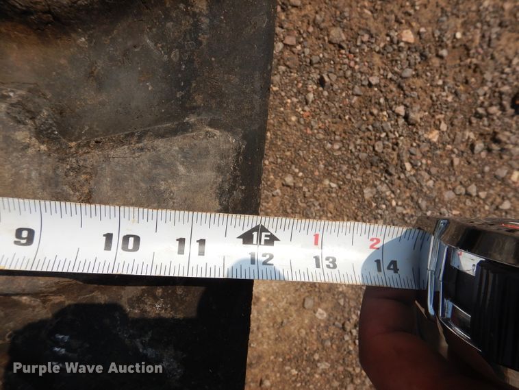 image for item IQ9741 2006 Bobcat 331  mini excavator