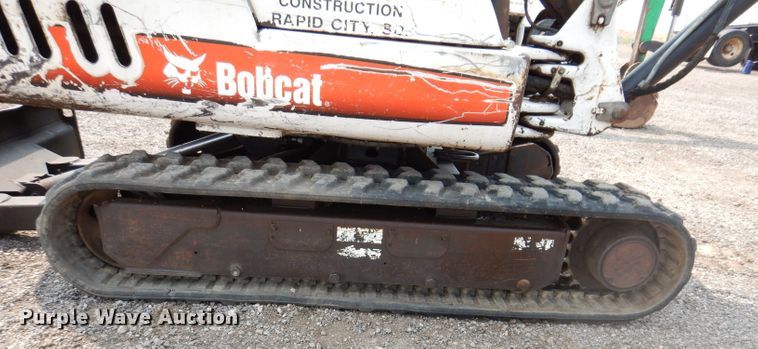 image for item IQ9741 2006 Bobcat 331  mini excavator