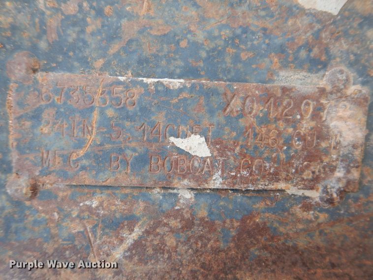 image for item IQ9741 2006 Bobcat 331  mini excavator