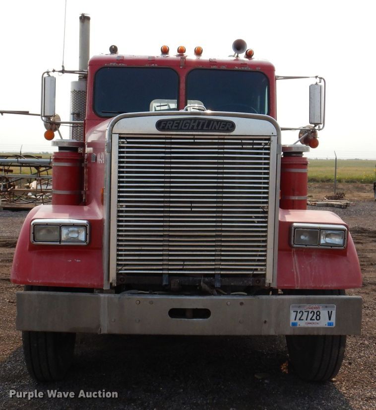 image for item IQ9742 1988 Freightliner FLC12064T  semi truck