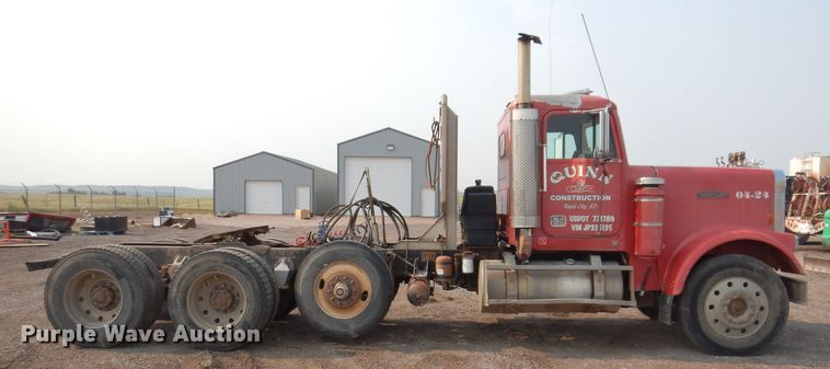 image for item IQ9742 1988 Freightliner FLC12064T  semi truck