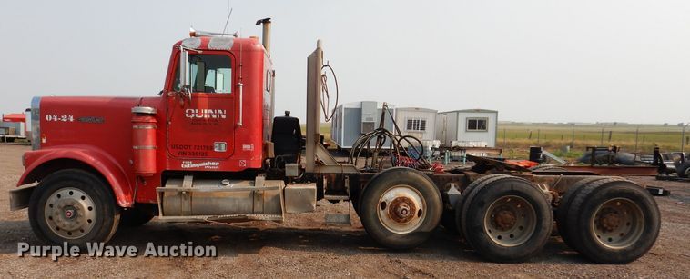 image for item IQ9742 1988 Freightliner FLC12064T  semi truck