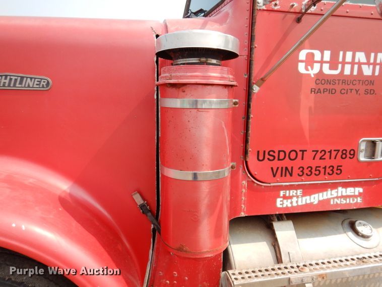 image for item IQ9742 1988 Freightliner FLC12064T  semi truck