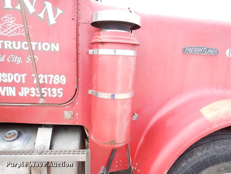 image for item IQ9742 1988 Freightliner FLC12064T  semi truck