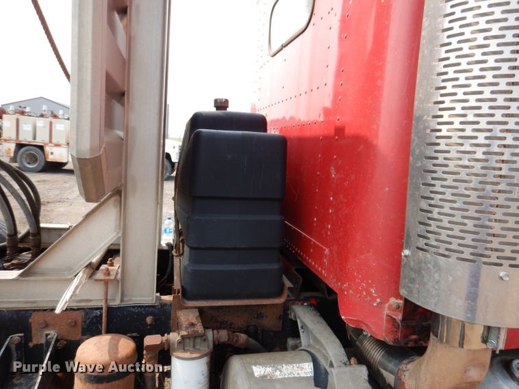 image for item IQ9742 1988 Freightliner FLC12064T  semi truck