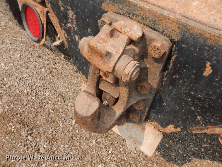 image for item IQ9742 1988 Freightliner FLC12064T  semi truck