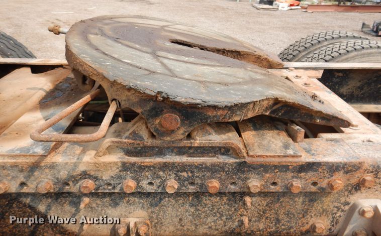 image for item IQ9742 1988 Freightliner FLC12064T  semi truck