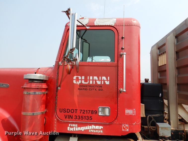 image for item IQ9742 1988 Freightliner FLC12064T  semi truck