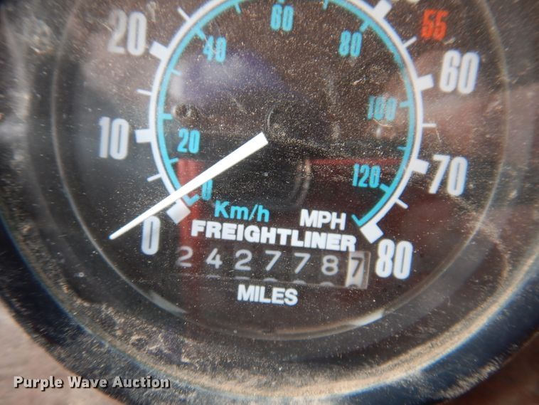 image for item IQ9742 1988 Freightliner FLC12064T  semi truck