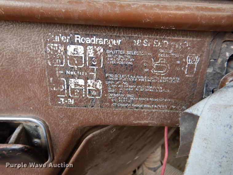 image for item IQ9742 1988 Freightliner FLC12064T  semi truck