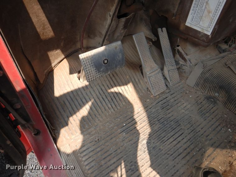 image for item IQ9742 1988 Freightliner FLC12064T  semi truck