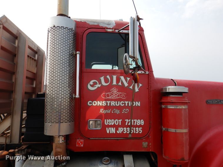 image for item IQ9742 1988 Freightliner FLC12064T  semi truck