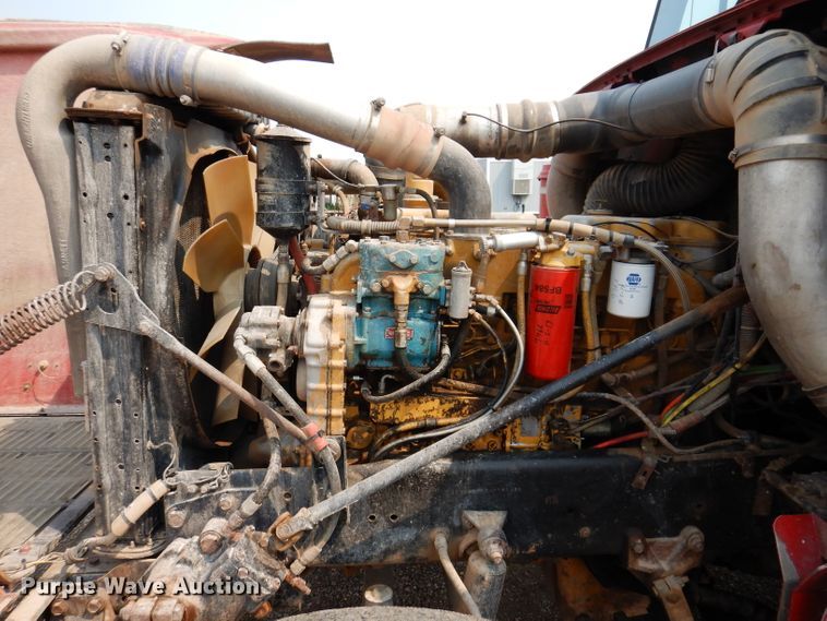 image for item IQ9742 1988 Freightliner FLC12064T  semi truck