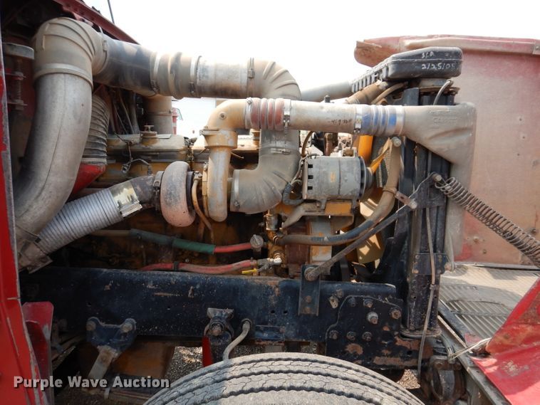 image for item IQ9742 1988 Freightliner FLC12064T  semi truck