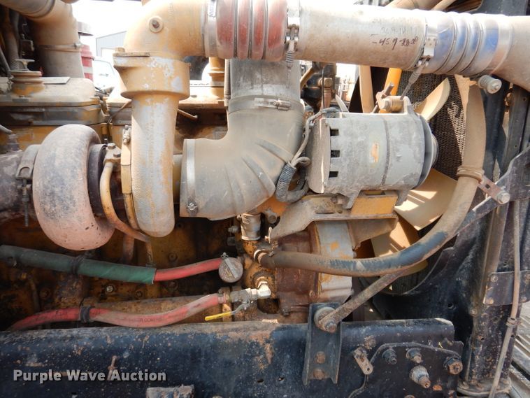 image for item IQ9742 1988 Freightliner FLC12064T  semi truck