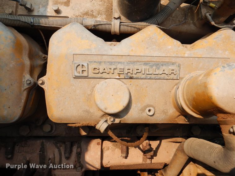 image for item IQ9742 1988 Freightliner FLC12064T  semi truck