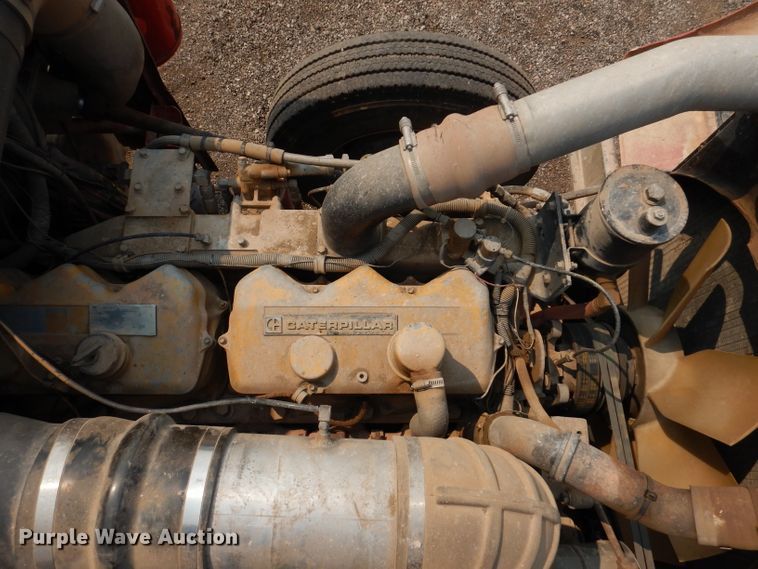 image for item IQ9742 1988 Freightliner FLC12064T  semi truck