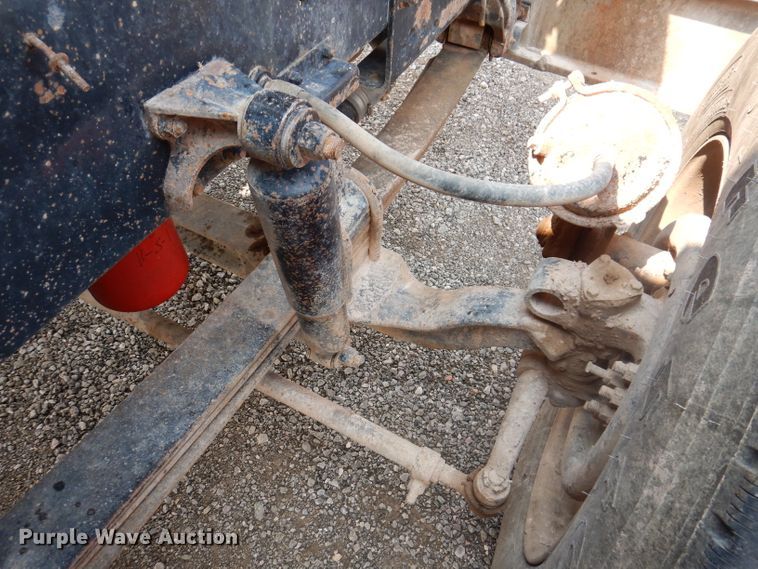 image for item IQ9742 1988 Freightliner FLC12064T  semi truck