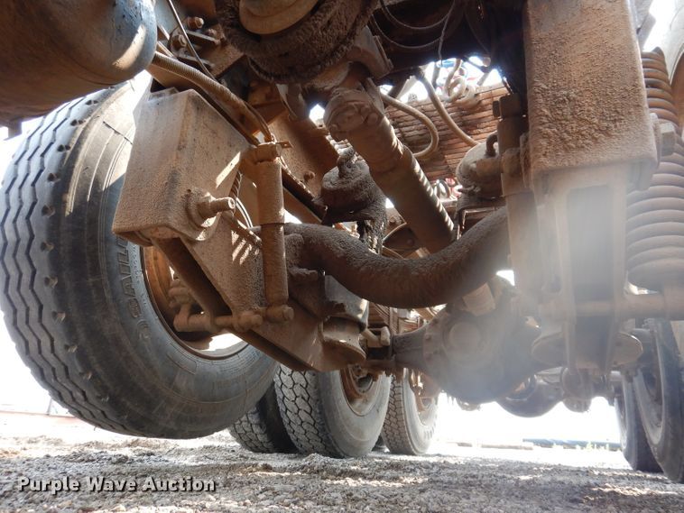 image for item IQ9742 1988 Freightliner FLC12064T  semi truck