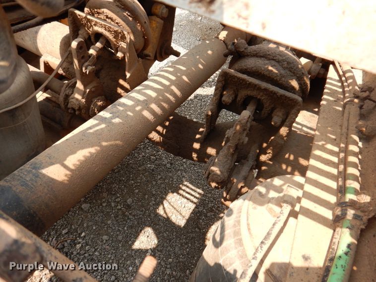 image for item IQ9742 1988 Freightliner FLC12064T  semi truck