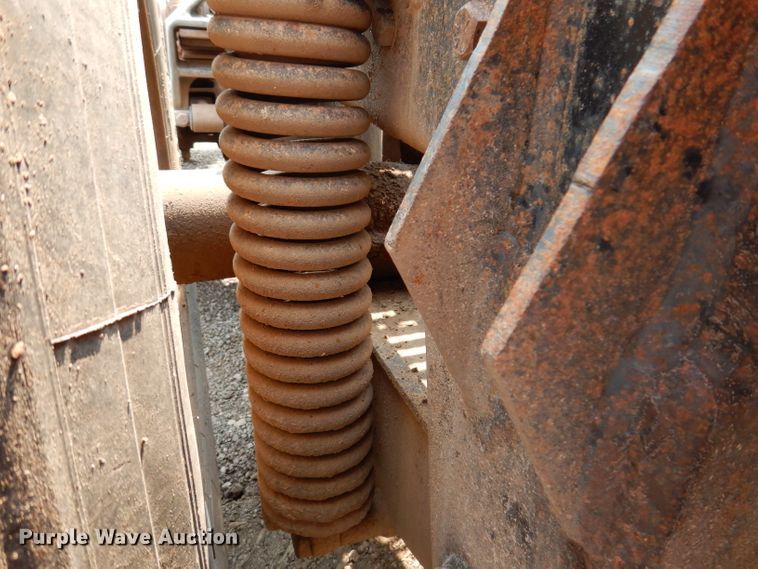 image for item IQ9742 1988 Freightliner FLC12064T  semi truck