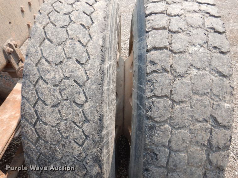 image for item IQ9742 1988 Freightliner FLC12064T  semi truck