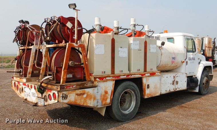 image for item IQ9743 1987 International S1700  fuel / lube truck