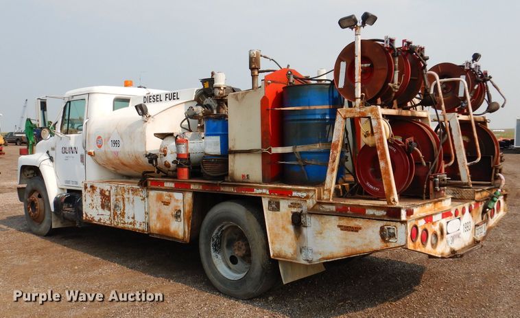 image for item IQ9743 1987 International S1700  fuel / lube truck