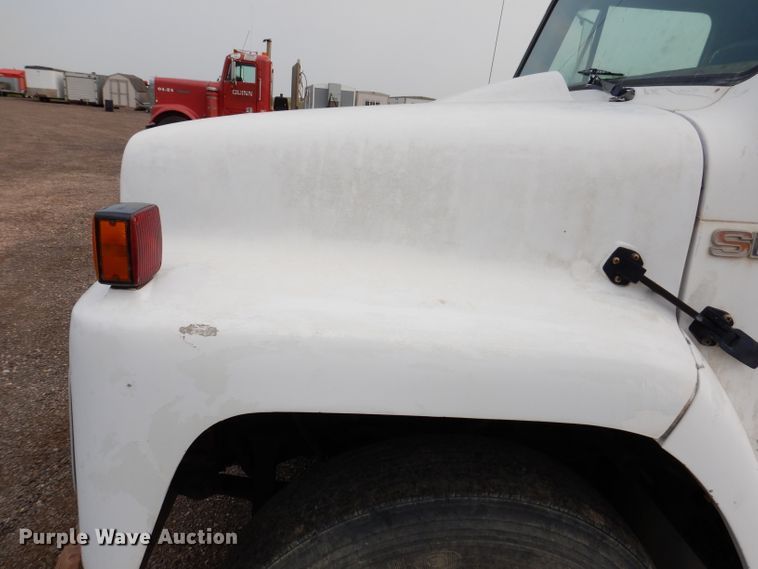 image for item IQ9743 1987 International S1700  fuel / lube truck