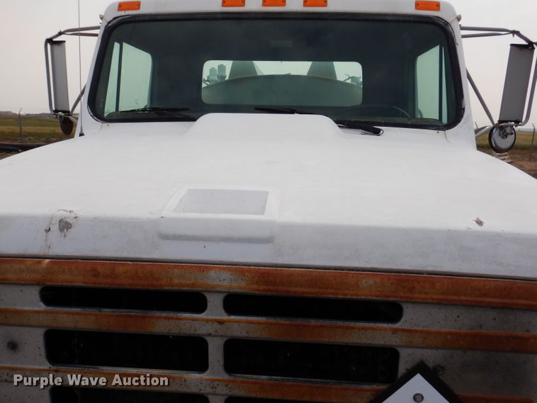 image for item IQ9743 1987 International S1700  fuel / lube truck