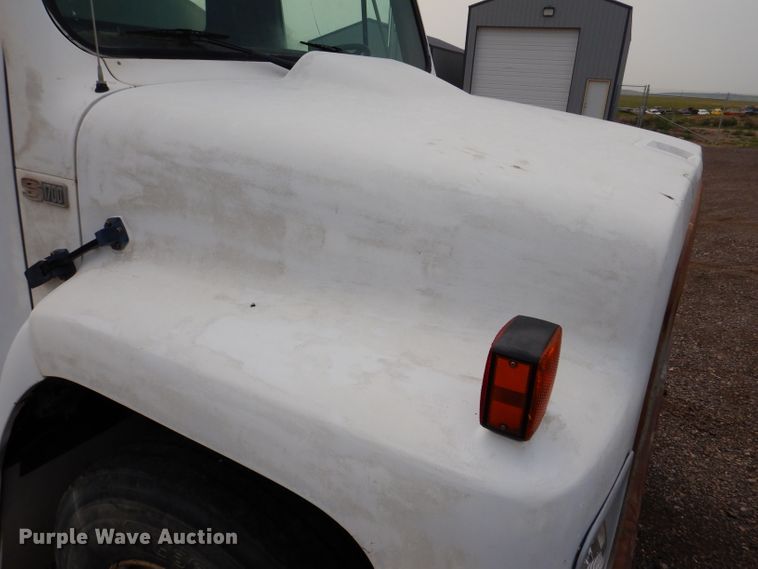 image for item IQ9743 1987 International S1700  fuel / lube truck