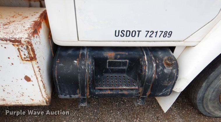 image for item IQ9743 1987 International S1700  fuel / lube truck