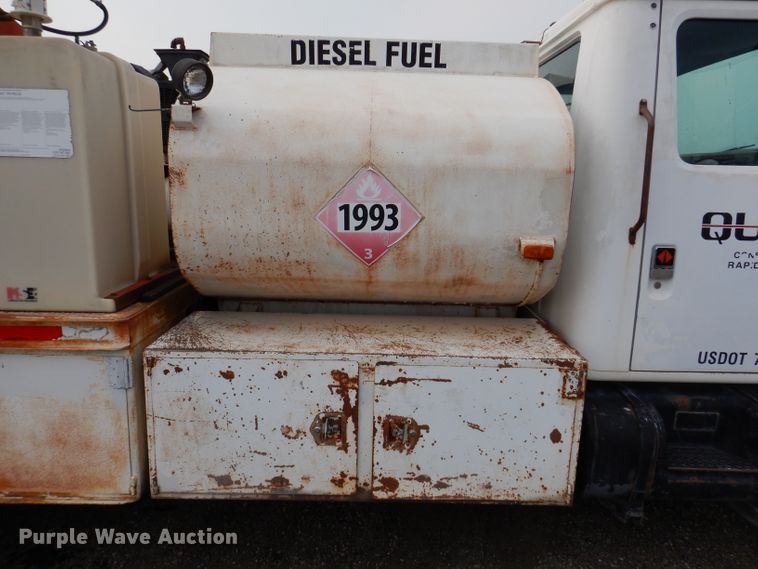 image for item IQ9743 1987 International S1700  fuel / lube truck