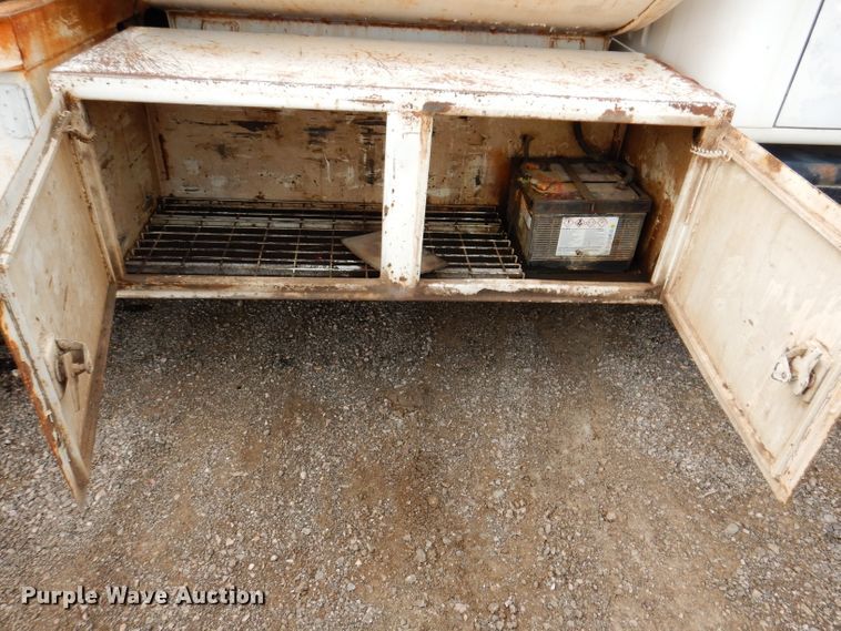 image for item IQ9743 1987 International S1700  fuel / lube truck