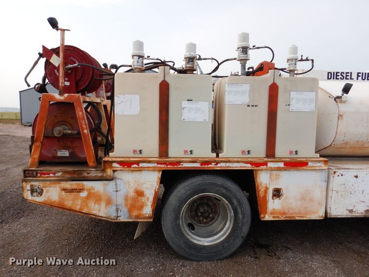 image for item IQ9743 1987 International S1700  fuel / lube truck