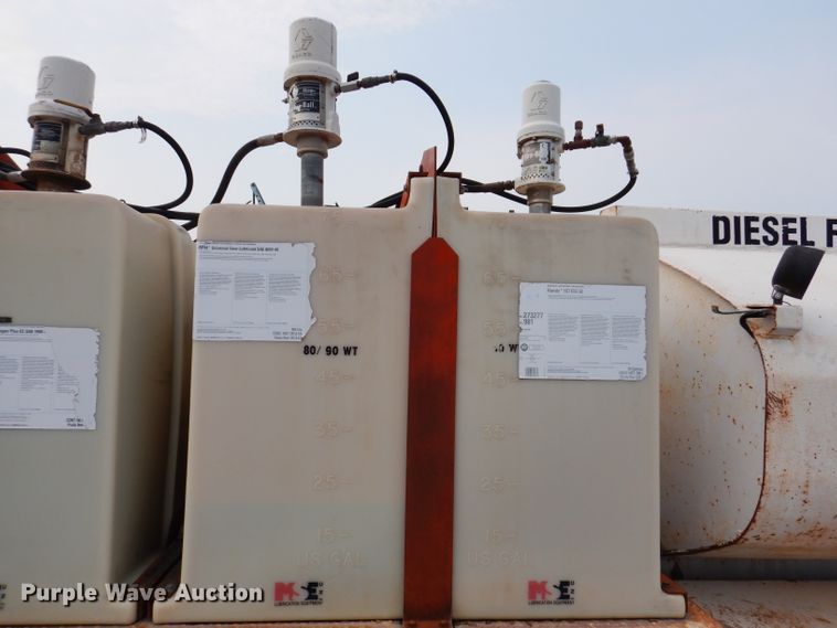 image for item IQ9743 1987 International S1700  fuel / lube truck