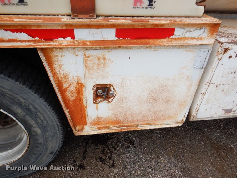 image for item IQ9743 1987 International S1700  fuel / lube truck