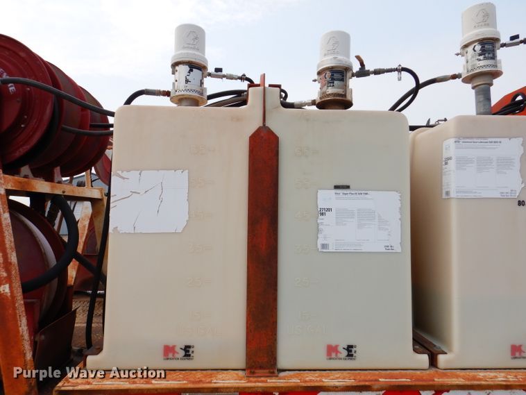 image for item IQ9743 1987 International S1700  fuel / lube truck