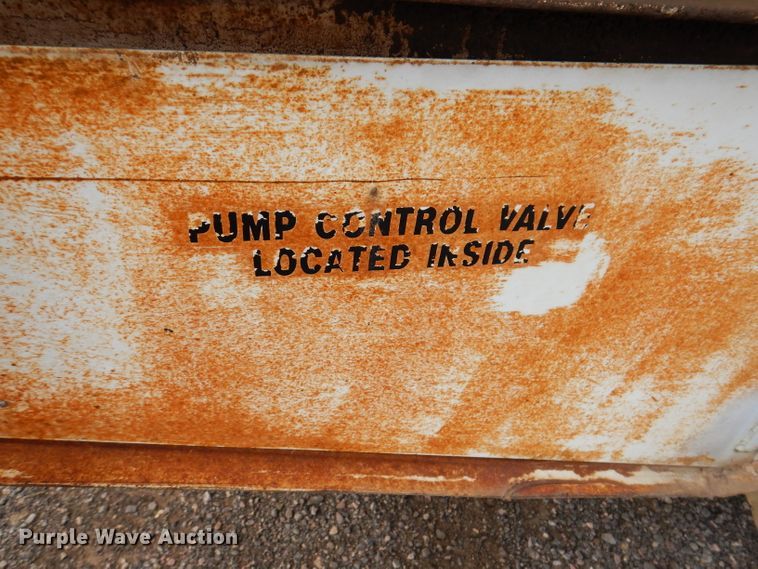 image for item IQ9743 1987 International S1700  fuel / lube truck