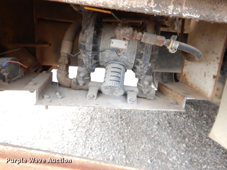 image for item IQ9743 1987 International S1700  fuel / lube truck