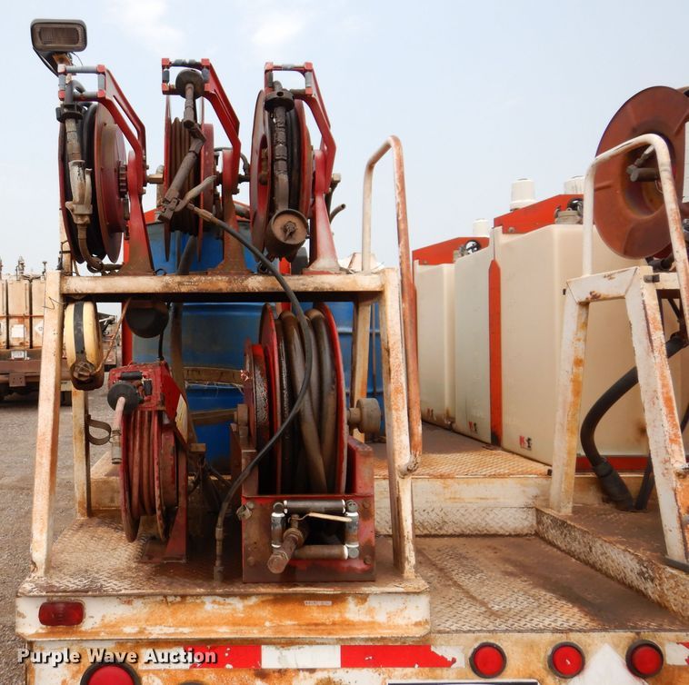 image for item IQ9743 1987 International S1700  fuel / lube truck